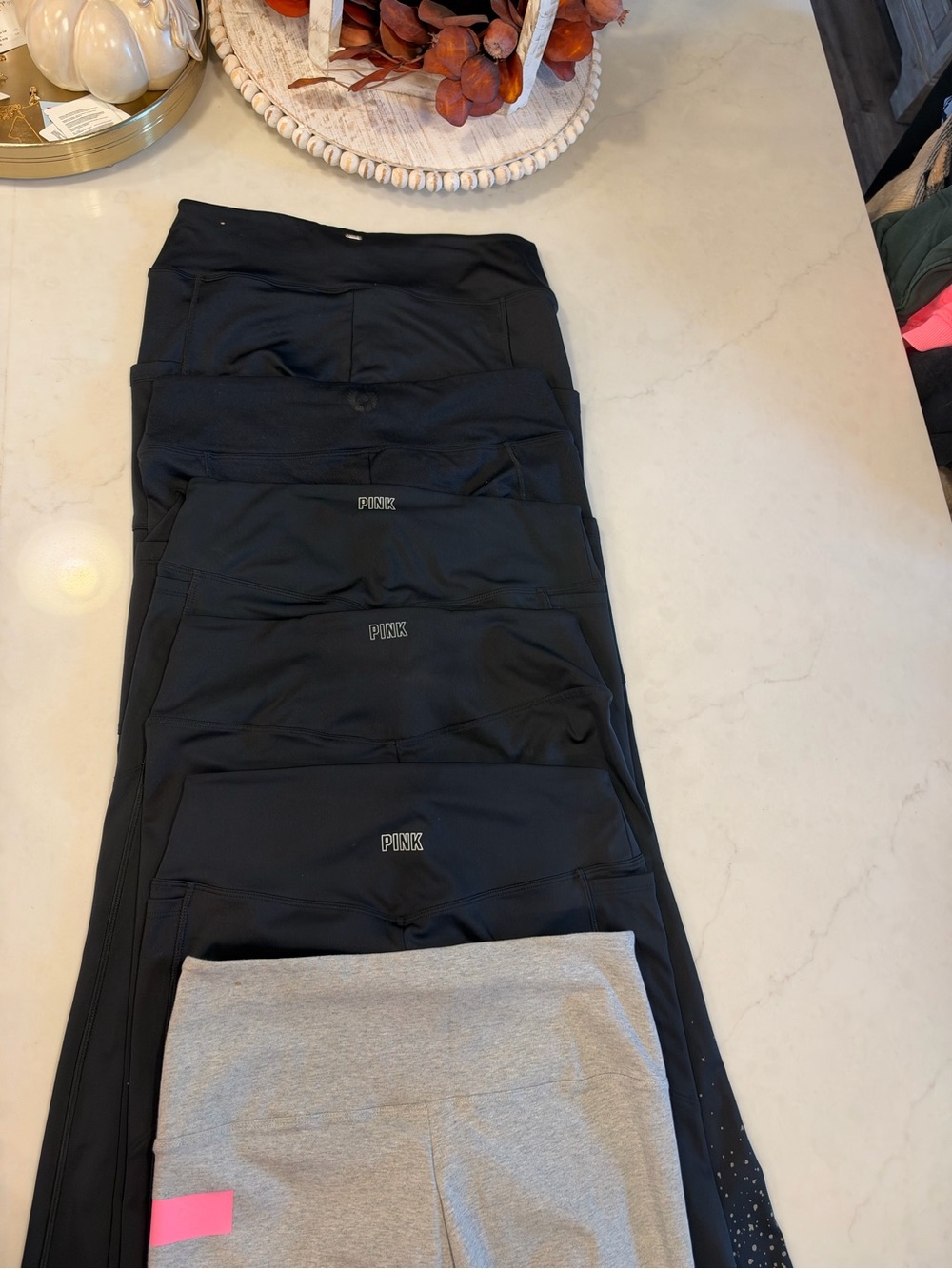 PINK Victoria's Secret đ©· Womenâs Leggings gently used Sz L smoke free home - Picture 6 of 8
